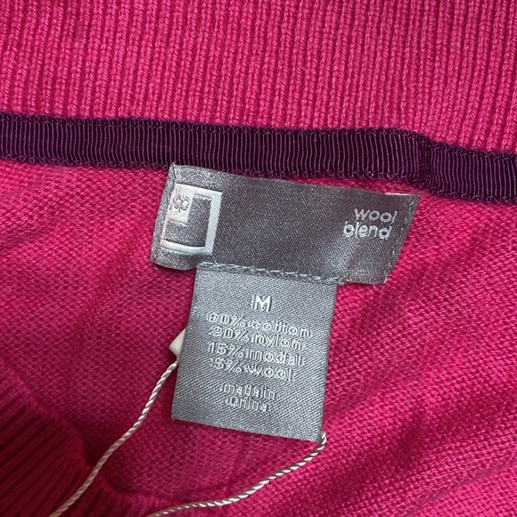 JcPenney fuschia pink v neck light weights sweater size Medium NWT - Picture 6 of 7